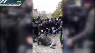 У Києві між «євробляхерами» і поліцією сталися сутички