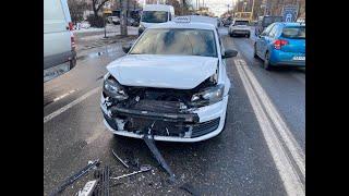 В Києві на вул. Щербаківського зіштовхнулись два легкових авто…