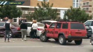 На Одещині підліток без водійського посвідчення розтрощив 6 автівок