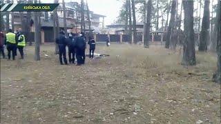 На Київщині знайшли мертвою роздягнену жінку